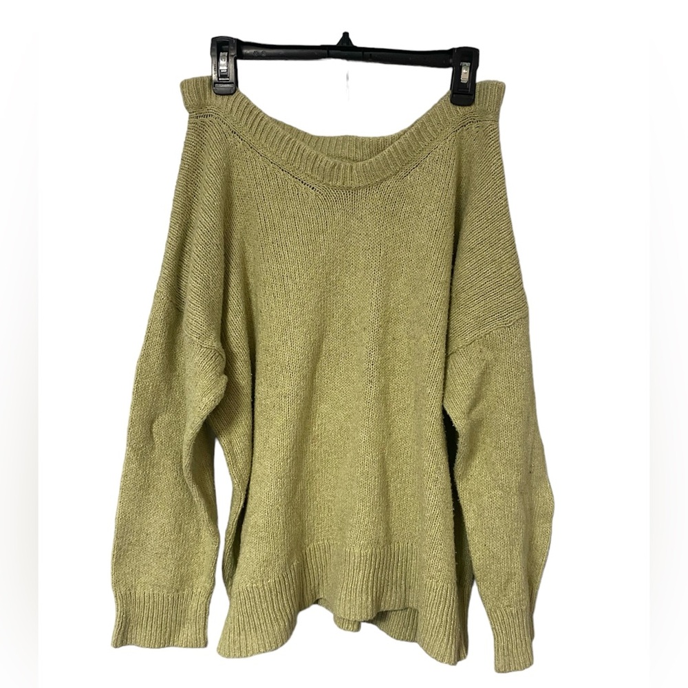 old navy v-neck sweater size xl (fits oversized on medium and large) 💚
